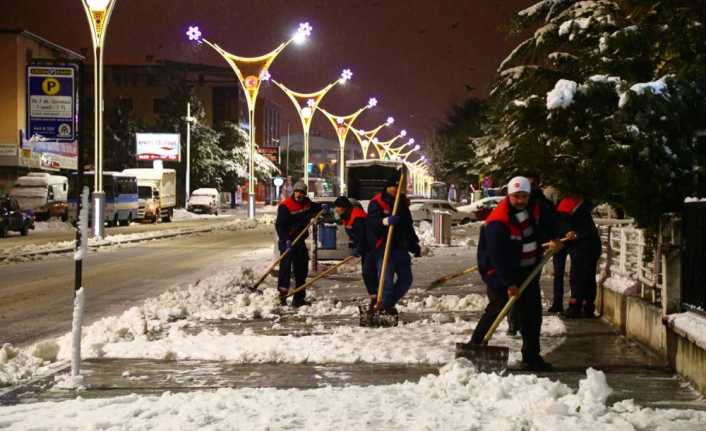 Belediye Kar Timleri Hazır Kıta Erzincan’ı etkisi altına alan yoğun kar yağışı ile kısa sürede
