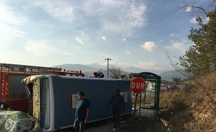 Sakarya’nın Geyve ilçesinde belediye otobüsü ile otomobilin çarpışması sonucu 1’i