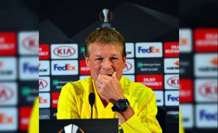 Fenerbahçe Teknik Sorumlusu Erwin Koeman, “Roberto 6 maç ceza alıyor.