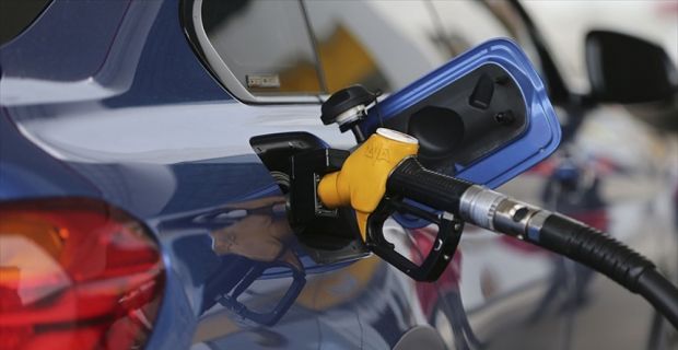 Benzinin litre fiyatına, bu gece yarısından geçerli olmak üzere 11