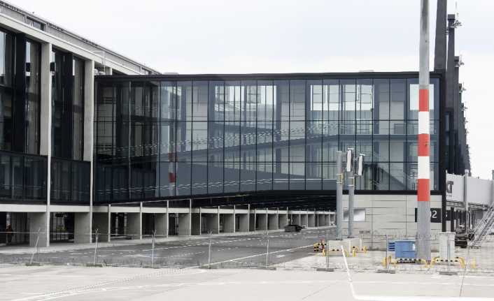 İnşasına 5 Eylül 2006’da başlanan Berlin-Brandenburg Havalimanı’nın açılışı 2020 yılına