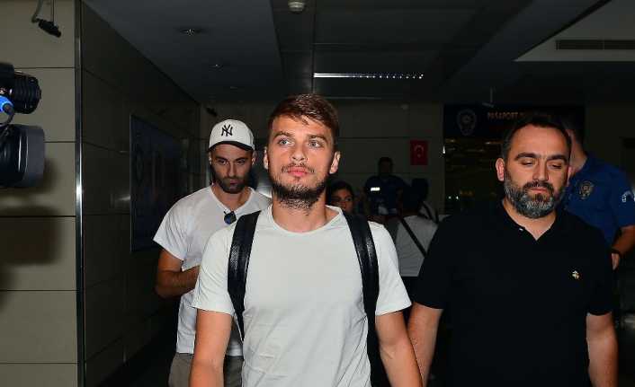Beşiktaş, Torino’dan orta saha oyuncusu Adem Ljajic’i resmen kadrosuna kattı.