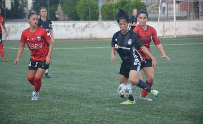 Bilecik’te düzenlenen Zafer Kupası Kadın Futbol Turnuvası’nın final maçında Türkiye