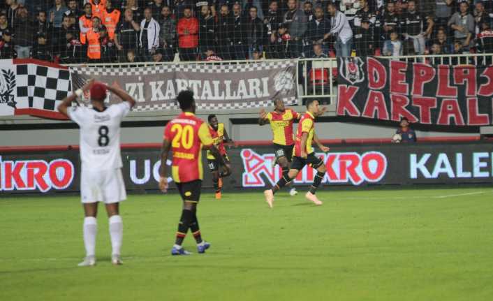 Spor Toto Süper Lig’in 9. hafta maçında Beşiktaş, İzmir’de Göztepe’ye