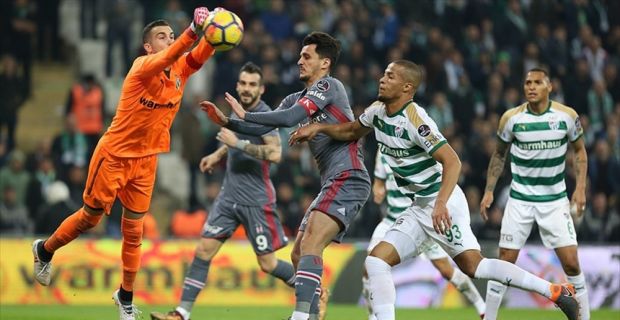 Beşiktaş, Süper Lig'de bu sezon üst üste galibiyetlerini fazla sürdüremedi.
