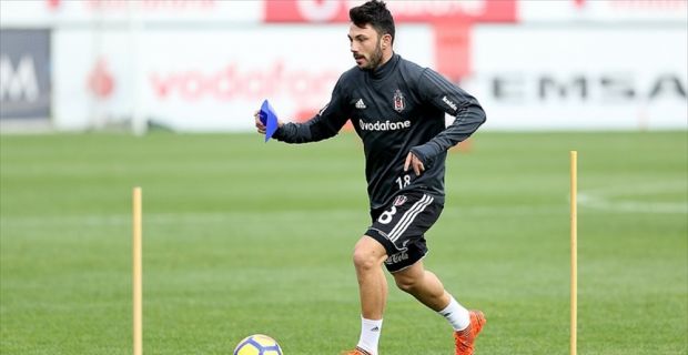 Beşiktaş Kulübü, 27 yaşındaki orta saha oyuncusu Tolgay Arslan'ın sözleşmesini