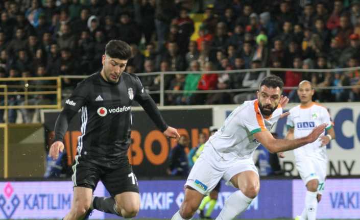 Spor Toto Süper Lig’in 15. hafta açılış maçında Aytemiz Alanyaspor