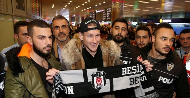 Beşiktaş'ın Dinamo Kiev'den transfer ettiği Domagoj Vida, İstanbul'a geldi.