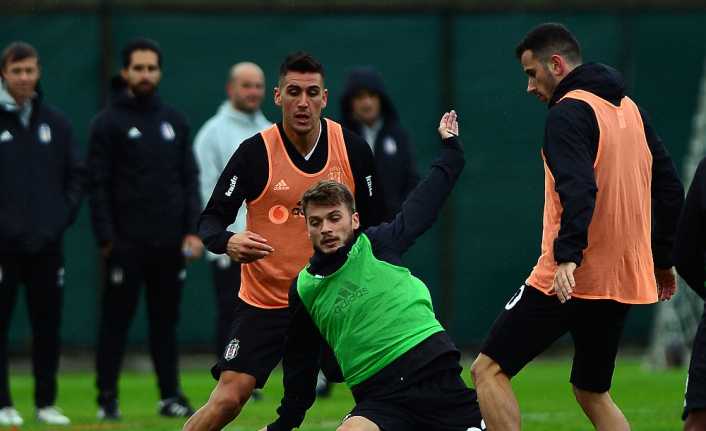 Sırbistan Milli Takımı’nda yaşadığı sakatlık sonrasında İstanbul’a dönen Adem Ljajic,
