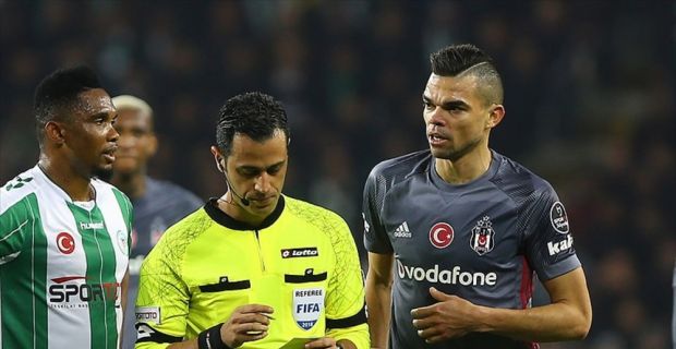 Atiker Konyaspor maçında sarı kart gören Pepe ile Talisca, Spor