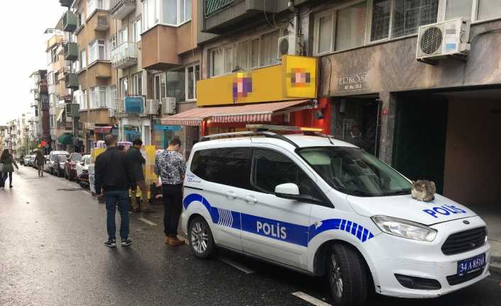 Beşiktaş’ta bir markete gelen şahıs, oyuncak tabancayla kasada bulunan 7