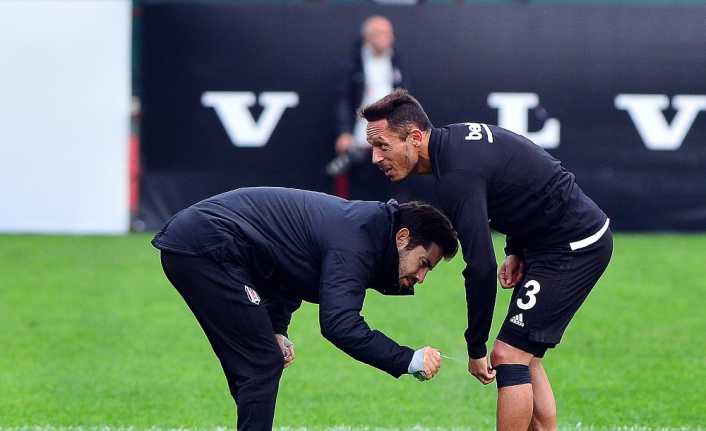Beşiktaş, cumartesi günü U21 takımıyla oynanan hazırlık maçında sakatlanan Adriano’yla