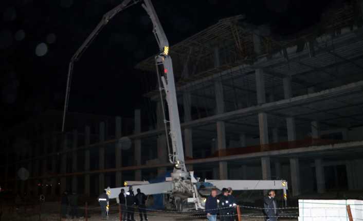 Sivas’ta bir fuar inşaatının 3. katında beton kalıbının çökmesi sonucu