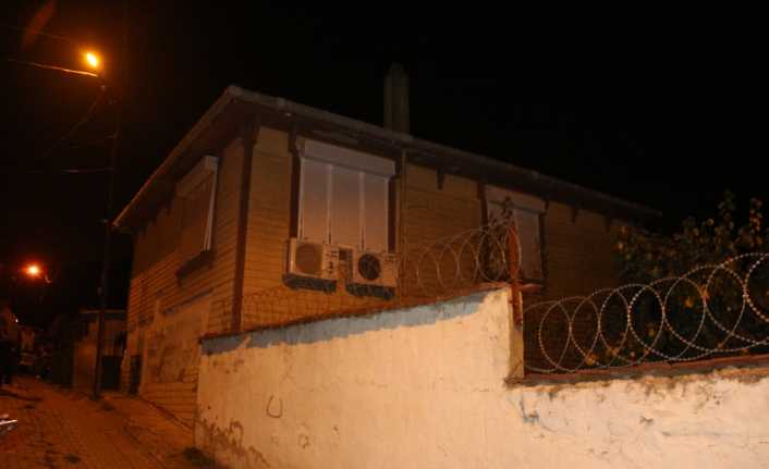 İstanbul Beykoz’da polis ekiplerinin düzenlediği operasyonla evini esrar serasına dönüştüren