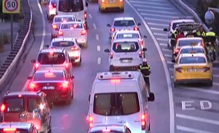 İstanbul Beyoğlu’nda ‘yol verme’ meselesi yüzünden çıkan kavgada bir zabıta