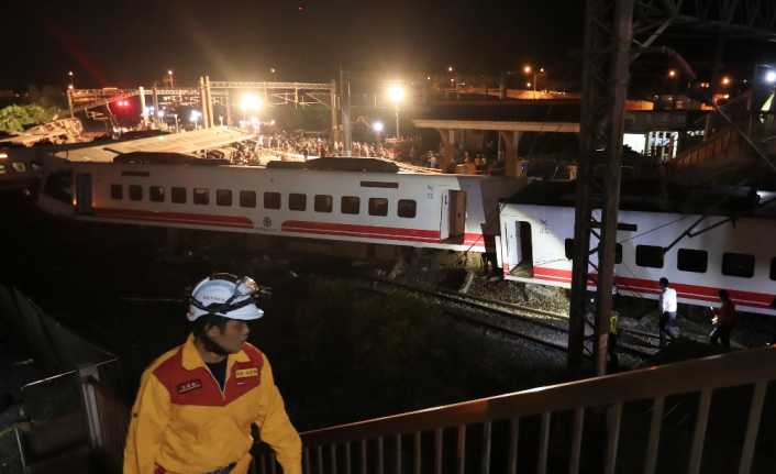 Tayvan’da tren faciasında hayatını kaybedenlerin sayısı 22’ye yükselirken, 171 kişinin