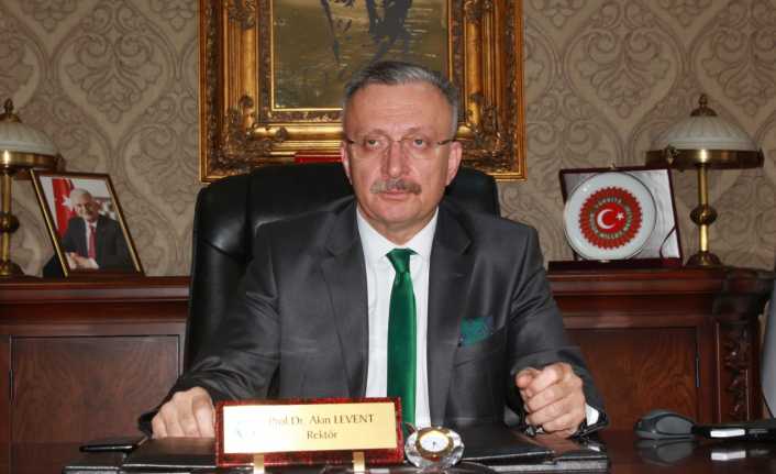 Erzincan Binali Yıldırım Üniversitesi Rektörü Prof. Dr. Akın Levent, görevde