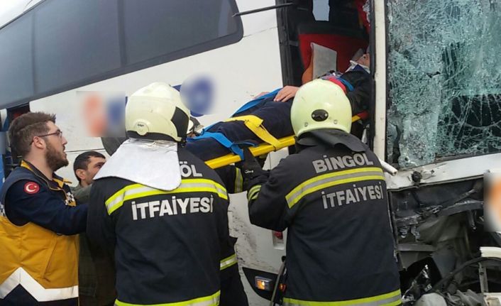 Bingöl’de iki yolcu otobüsünün çarpışması sonucu meydana gelen trafik kazasında