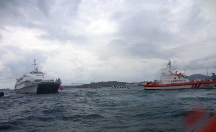 Bodrum-İstanköy Adası arası yolcu taşıyan feribot arza yapınca imdadına sahil