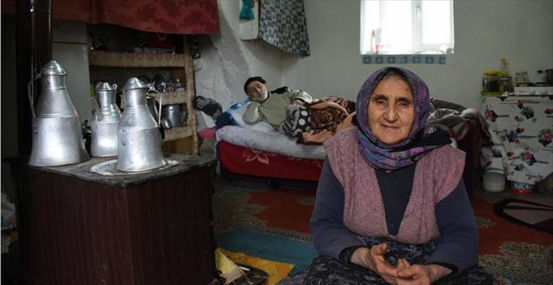 Gümüşhane'de 65 yıldır aynı yastığa baş koyan Aslıhan-Osman Yavuz çifti,