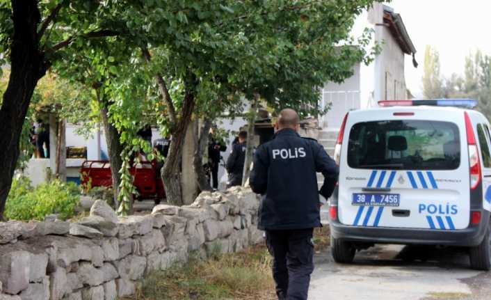 Kayseri’nin Kocasinan ilçesinde hakkında uzaklaştırma kararı bulunan bir kişi, boşanmak