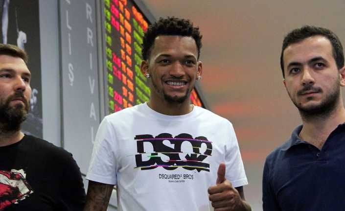 Fenerbahçe’nin Brezilya ekiplerinden Gremio’dan transfer ettiği Jailson, sarı-lacivertli ekibe gelerek