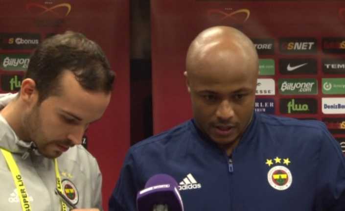 Fenerbahçe’nin Ganalı futbolcusu Andre Ayew, Galatasaray maçı öncesi ısınmaya çıktıkları