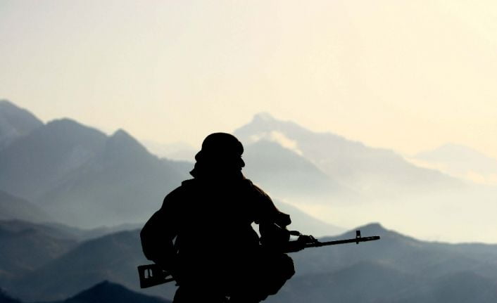 Bitlis’te tuzaklanan el yapımı patlayıcının infilak etmesi sonucu 1 asker