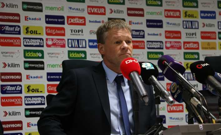 Fenerbahçe Teknik Sorumlusu Erwin Koeman, 3-0 kaybettikleri Akhisarspor maçı sonrası