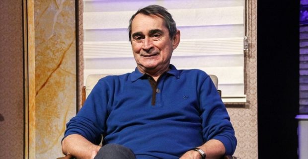 Tiyatro ve dizi oyuncusu Güney, Türk oyunculara ilişkin, "Biz duygusal