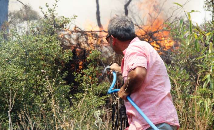 Muğla’nın Bodrum ilçesi Küdür mevkiinde otluk ve makilik alanda yangın