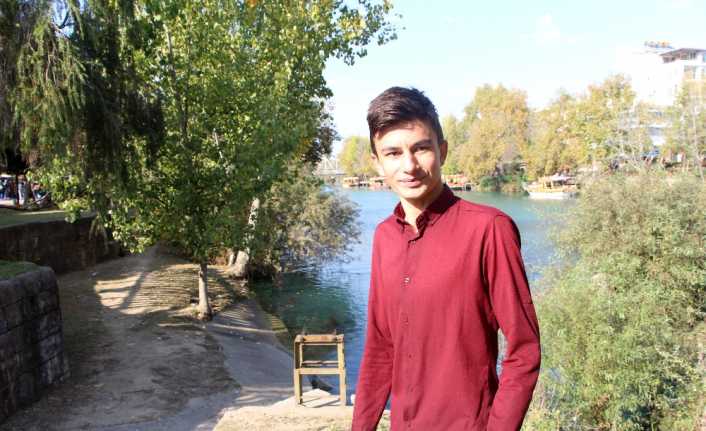 Antalya’nın Manavgat ilçesinde ırmağa düşen bir çocuk ile onu kurtarmaya