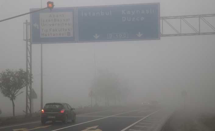 Bolu Dağında yoğun sis nedeniyle görüş mesafesi yer yer 20