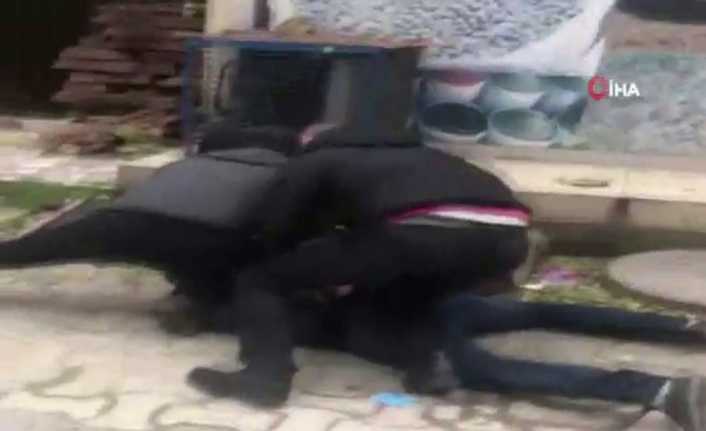 Üsküdar’da bir holdingin bahçe duvarına zaman ayarlı bomba koyan 2