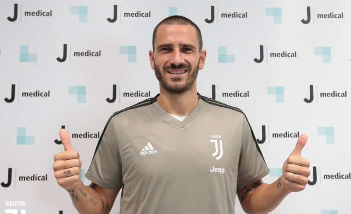 Milan’da forma giyen İtalyan futbolcu Leonardo Bonucci, Higuain transferindeki anlaşmaya