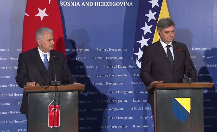 Bosna Hersek Bakanlar Konseyi Başkanı Denis Zvizdiç ile ortak basın