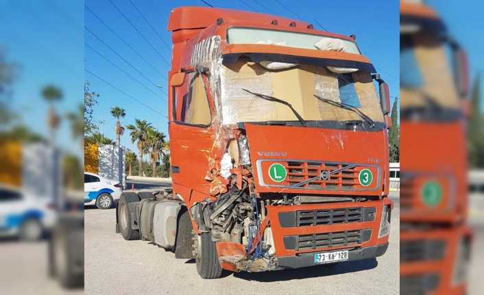 Hatay’da, İskenderun-Antakya Karayolunda denetim gerçekleştiren trafik ekipleri, karşılarına çıkan tır