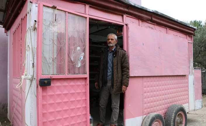 Sakarya’nın Pamukova ilçesinde köy muhtarı Mevlüt Uçar, 13 senedir mahallesine