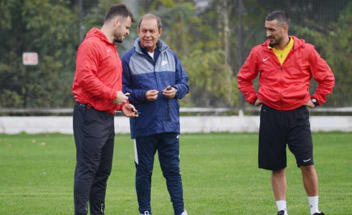 Denizlispor Teknik Direktörü Yücel İldiz, göreve geldiği günlerde kulübün bazı