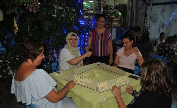 Aydın’ın Efeler ilçesinde açılan kadınlar kıraathanesine bayanlar yoğun ilgi gösteriyor.