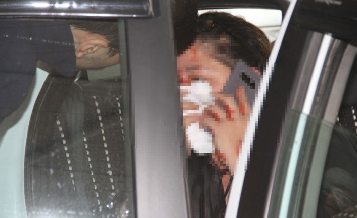 İstanbul Atatürk Havalimanı’na gelmek üzere Uber’e binen kadın yolcu ile
