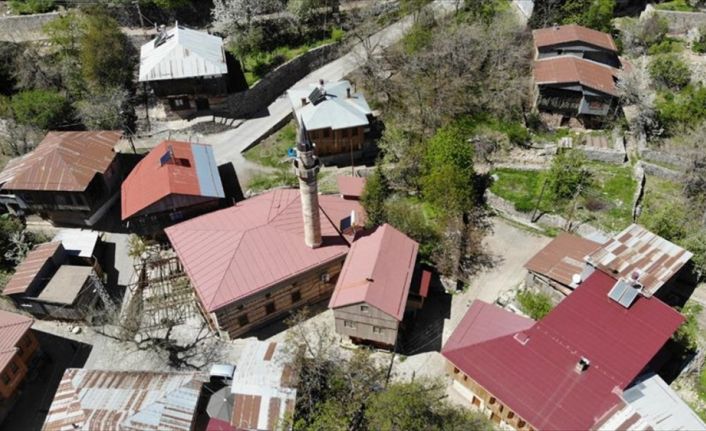 "Orada bir köy var uzakta" dizeleriyle tanınan şair Ahmet Kutsi