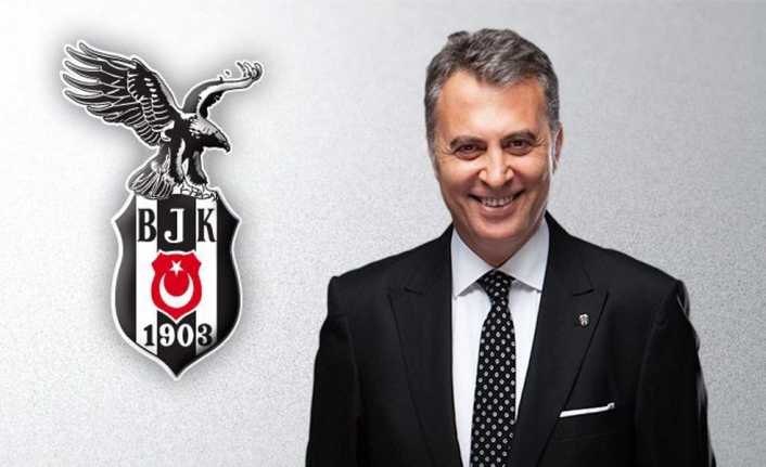 Beşiktaş Başkanı Fikret Orman, siyah-beyazlı ekibin antrenmanı sırasında basın mensuplarına