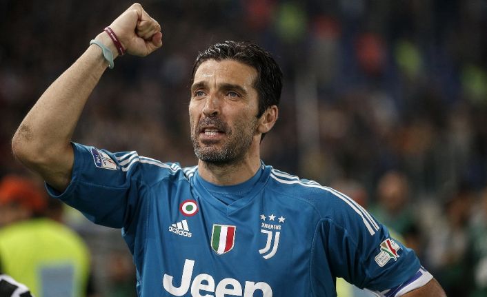 Juventus’un efsane kalecisi Gianluigi Buffon, gelecek sezon siyah-beyazlı kulüpte olmayacağını