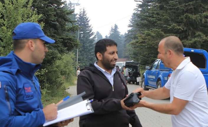 Bursa’da fotoğrafçılık yapan Tezcan Gülen’in sabah saatlerinde işe giderken yerde