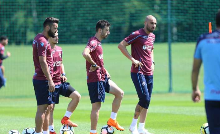Trabzonspor’un golcü oyuncusu Burak Yılmaz, uzun sürek sakatlık sürecinin ardından