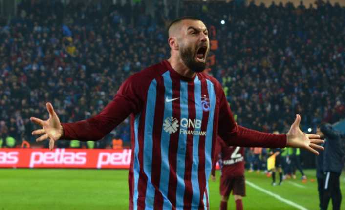 Trabzonspor’un golcü oyuncusu Burak Yılmaz, alacaklarından dolayı bordo-mavili kulübü Türkiye
