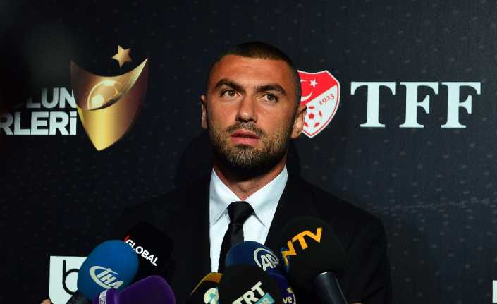 Trabzonspor’un başarılı futbolcusu Burak Yılmaz, transfer konularının kapandığını söyleyerek, "3