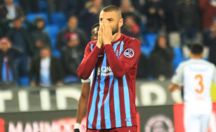 Trabzonspor’da kasığından sakatlanan golcü futbolcu Burak Yılmaz’ın ameliyat olacağı açıklandı.