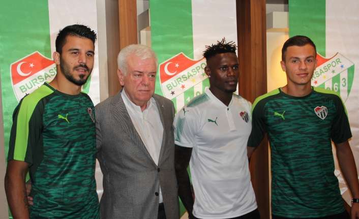 Bursaspor, Stephane Badji, Jani Atanasov ve Aytaç Kara’yı renklerine bağladı.